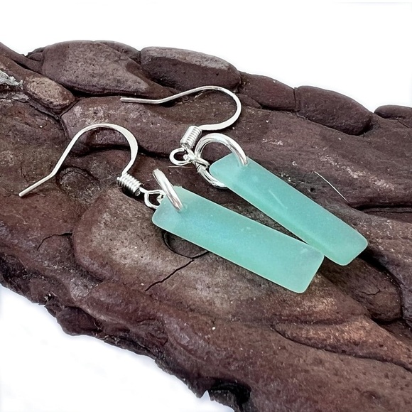 earthlie treasures Jewelry - Earthlie Treasures Handmade Seaglass Dangle Earring in Sea green